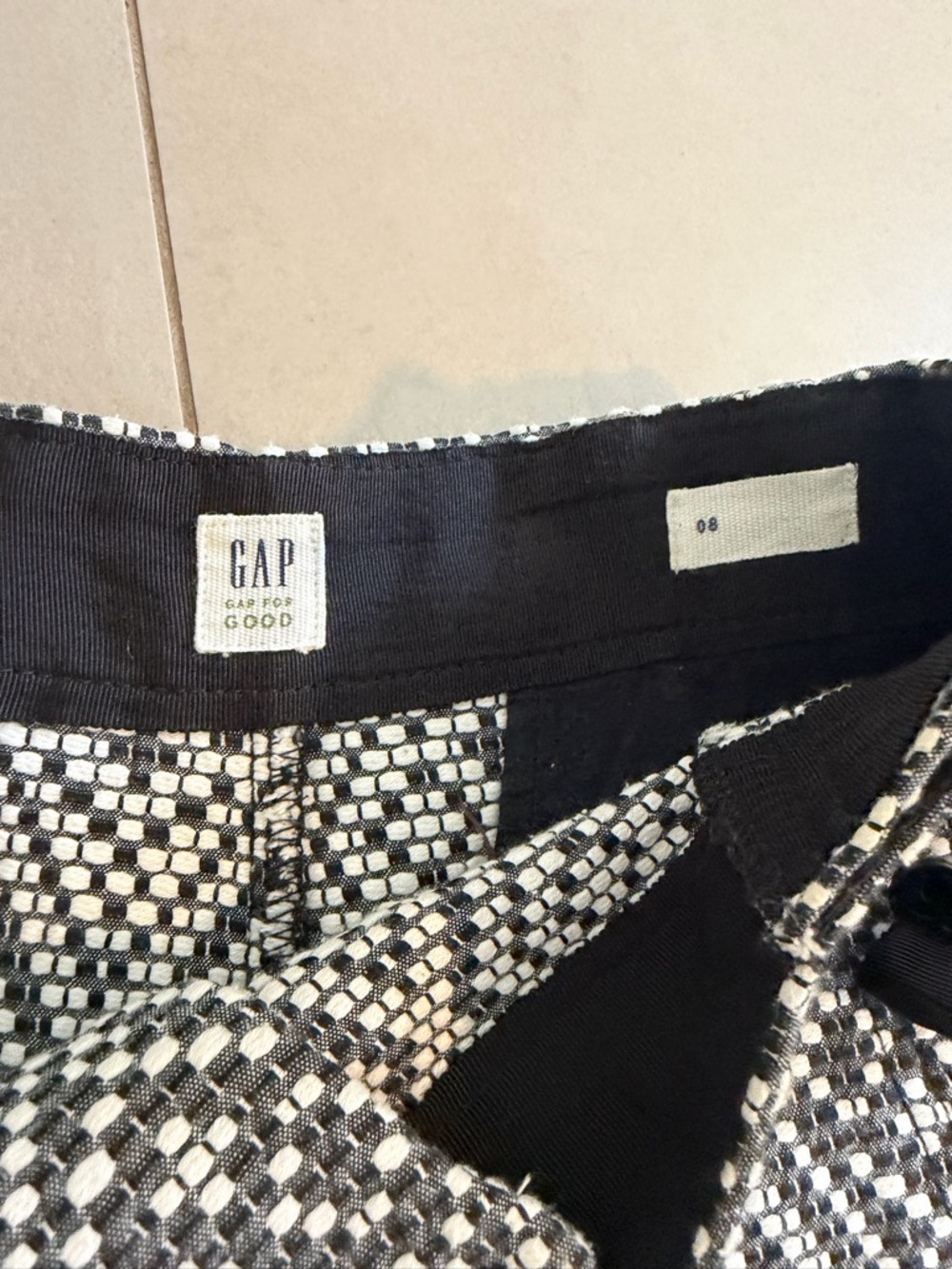 GAP Black and White Woven high waisted shorts